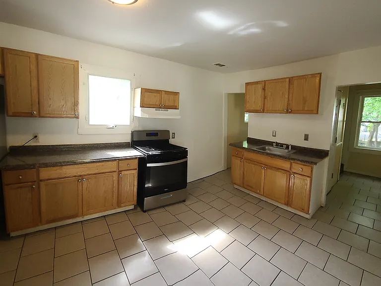 27 Lilac St #2 — Photo 4