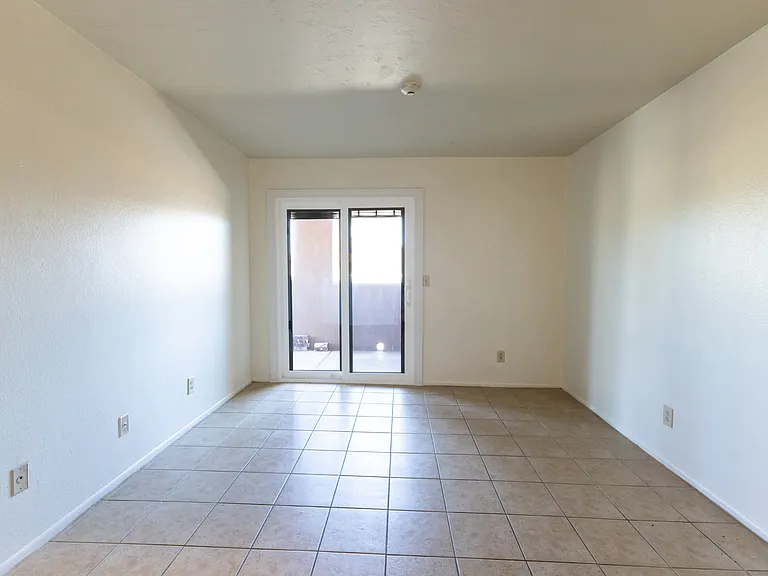 1810 E Blacklidge Dr #101 — Photo 7