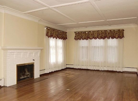 3rd image of 350 Glendenning Pl