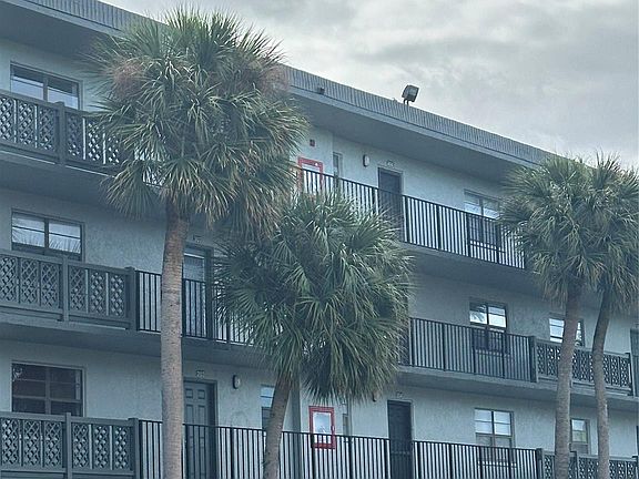 3rd image of 9440 SW 8th St APT 403