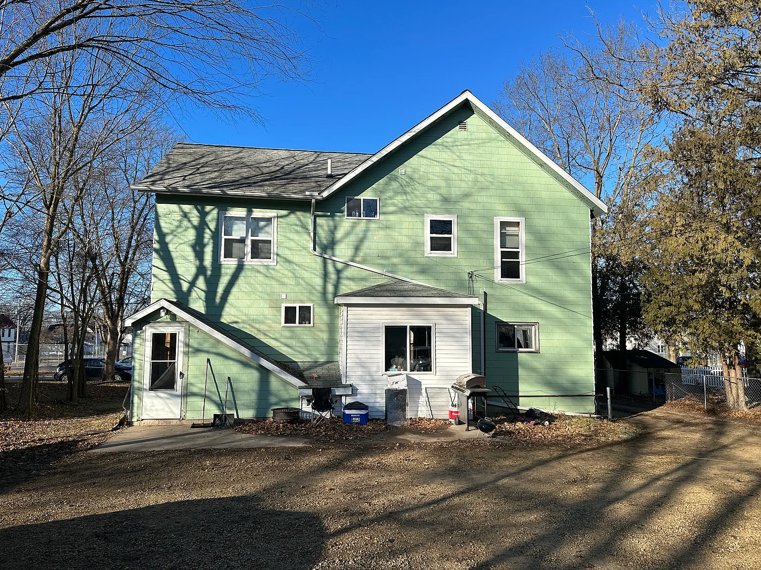 5 bed, 1100 sqft, $1,525 — Photo 2
