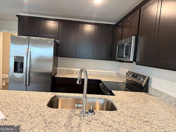 4th image of 3319 Stonewall Ln #68-0