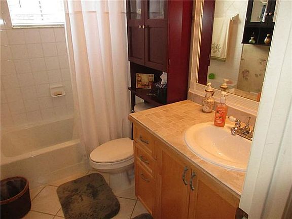 2nd image of 1250 SW Bellevue Ave