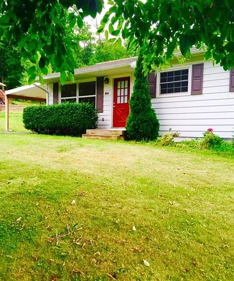 224 Sycamore Dr — Photo 3