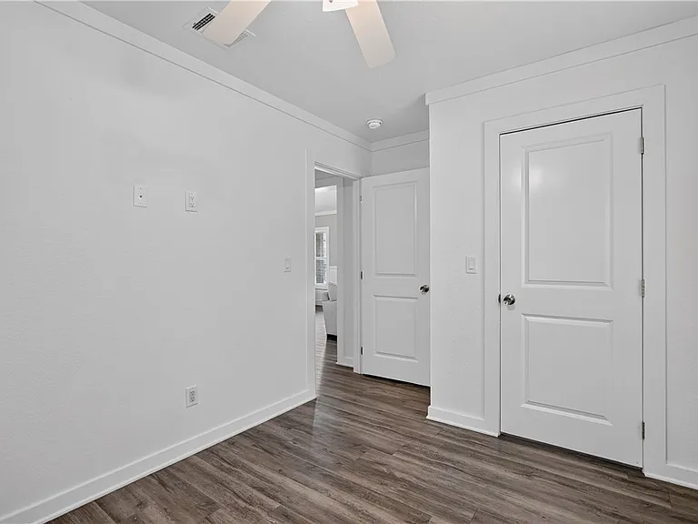 5416 Raymond Stotzer Pkwy — Photo 11