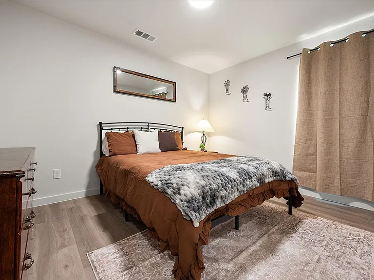 2509 Kenwood Ave — Photo 22