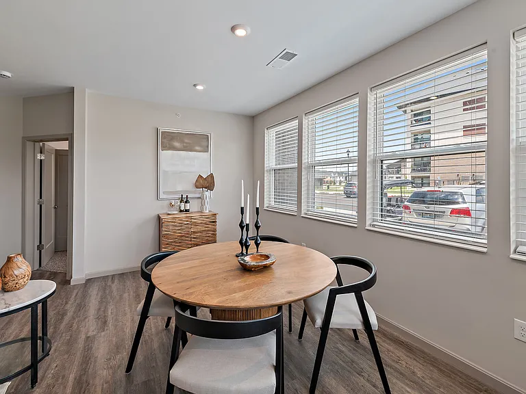19Nineteen Promenade — Photo 186