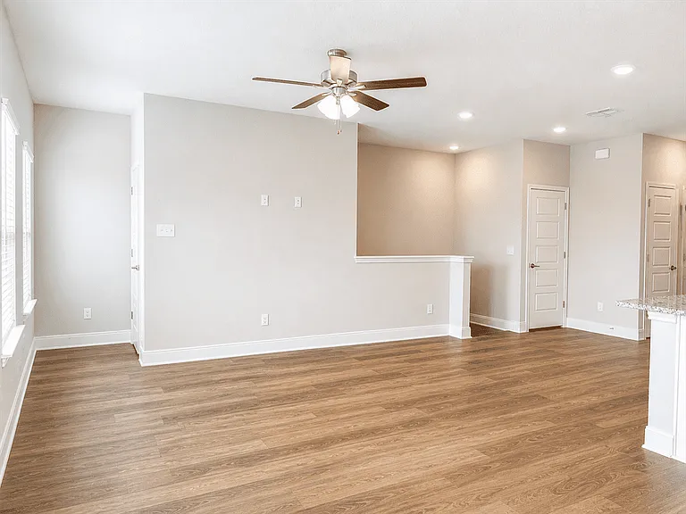7149 Magnolia Crk #201 — Photo 8