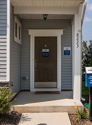 3rd image of 8079 Rutland Village Dr #8