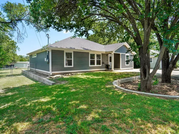 955 N McCart St, Stephenville, TX 76401