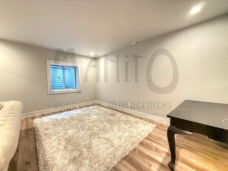 947 E 32nd Ave — Photo 17