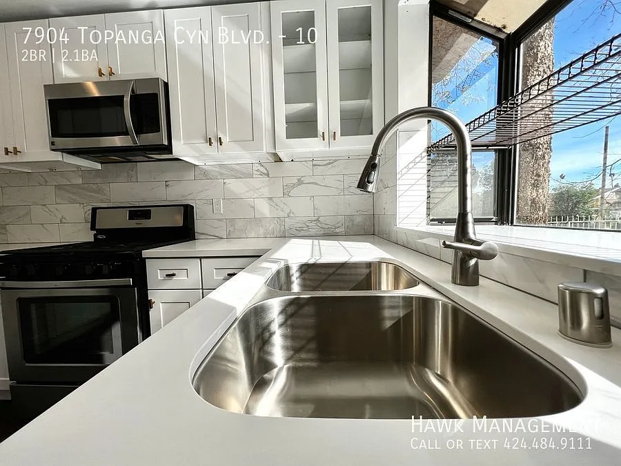 Gorgeous 2 Bedroom 2 1/2 Bath Condo With a Spacious Layout in Canoga Park! — Photo 3
