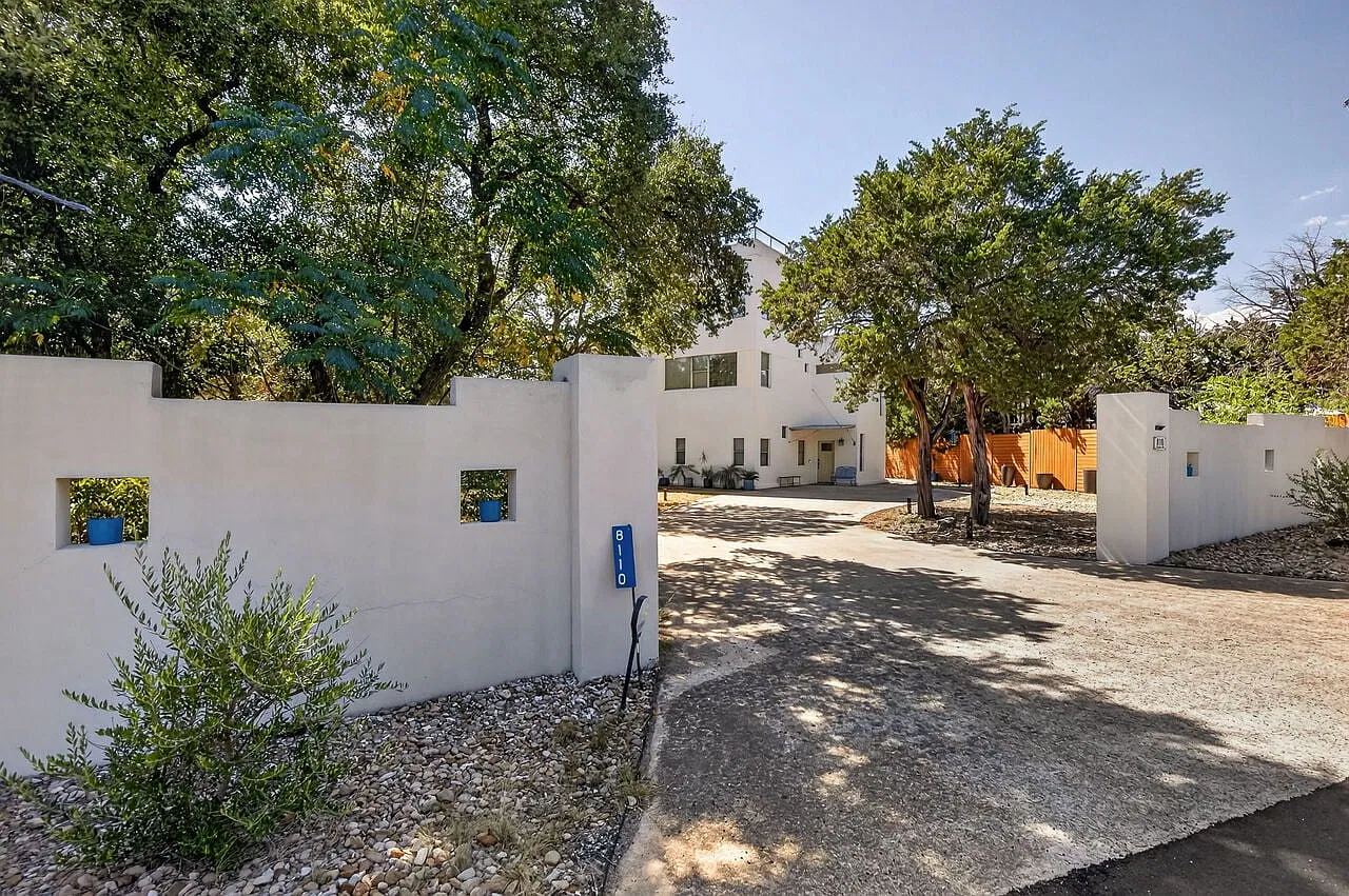 4 bed, 3600 sqft, $7,000 — Photo 1