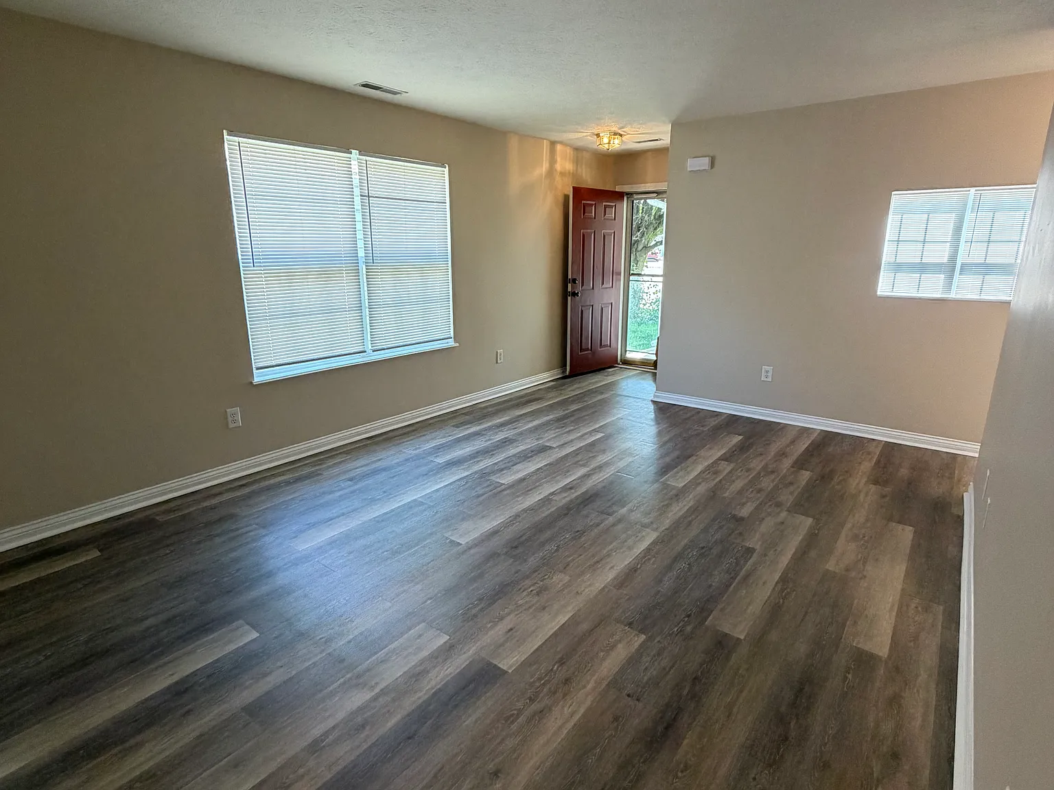 3 bed, 1159 sqft, $1,525 — Photo 3