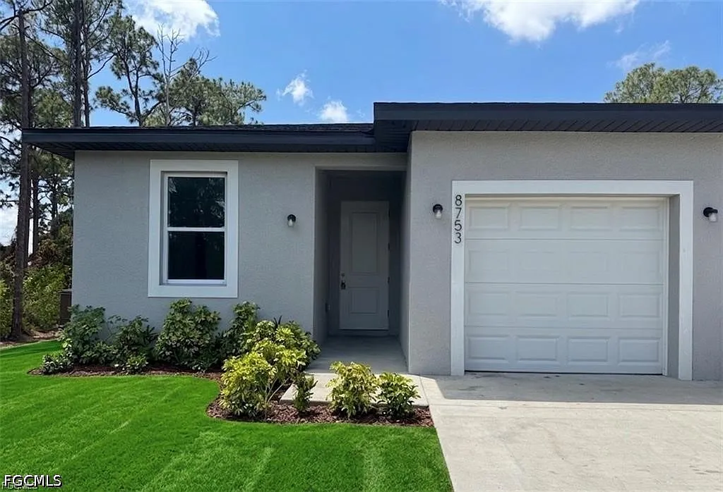 3 bed, 2.0 bath, 2172 sqft, $1,800 — Photo 2