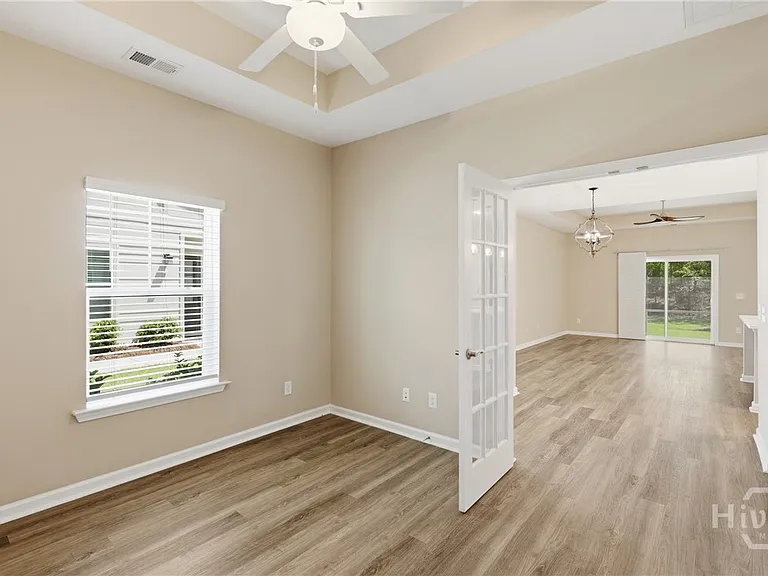 130 Danbury Ct — Photo 15