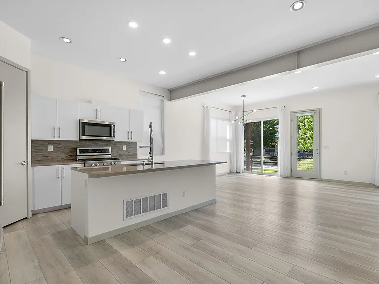 4015 Fenton Ct — Photo 32