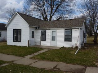 504 7th St, Belle Plaine, IA 52208