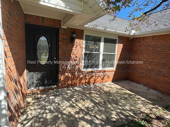 2nd image of 1904 SW Spruce Rd