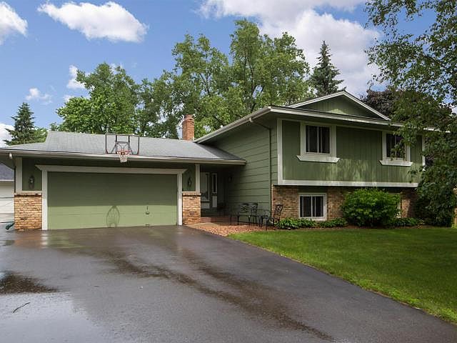 1st image of 925 Pineview Ln N