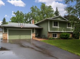 925 Pineview Ln N, Plymouth, MN 55441