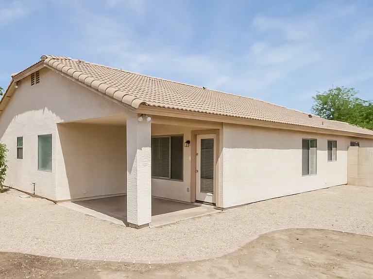1427 E Vernoa St — Photo 16