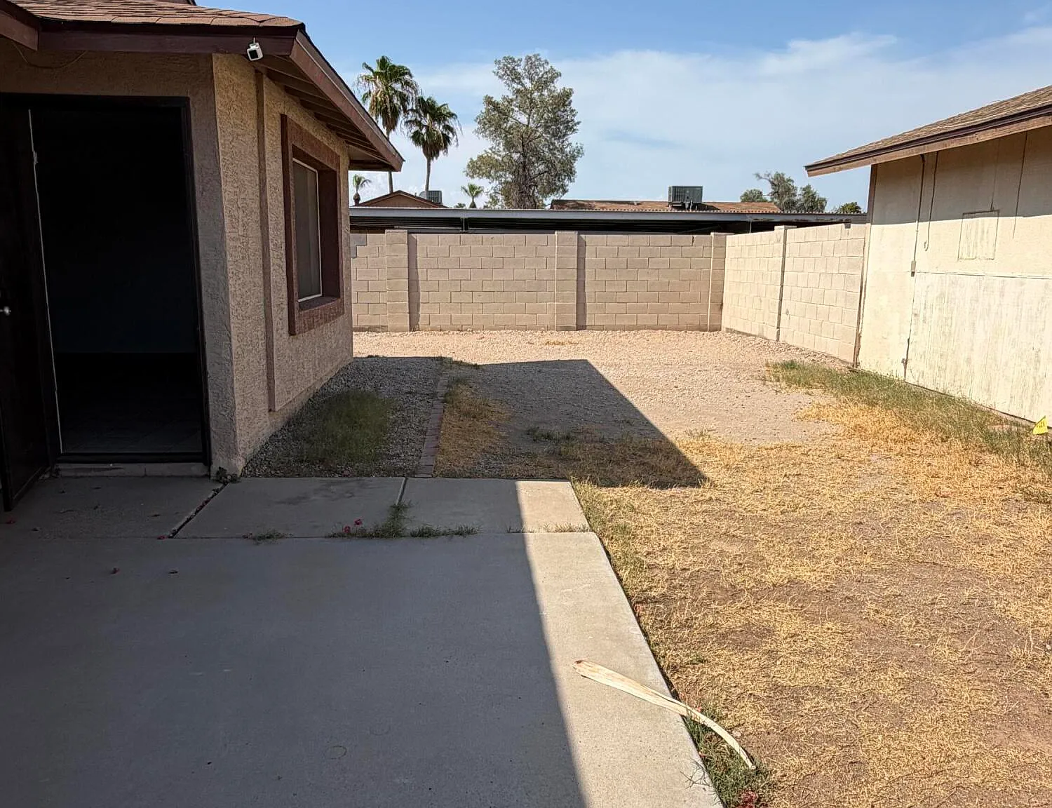3 bed, 2.0 bath, 1128 sqft, $2,000 — Photo 2