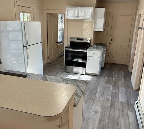 Back half of large kitchen