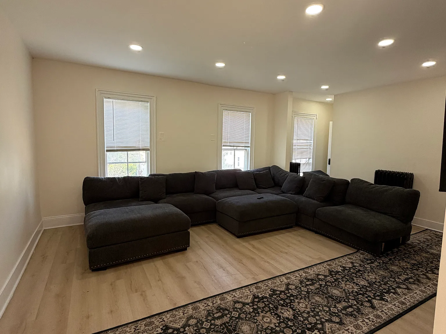 6 bed, $800 — Photo 3