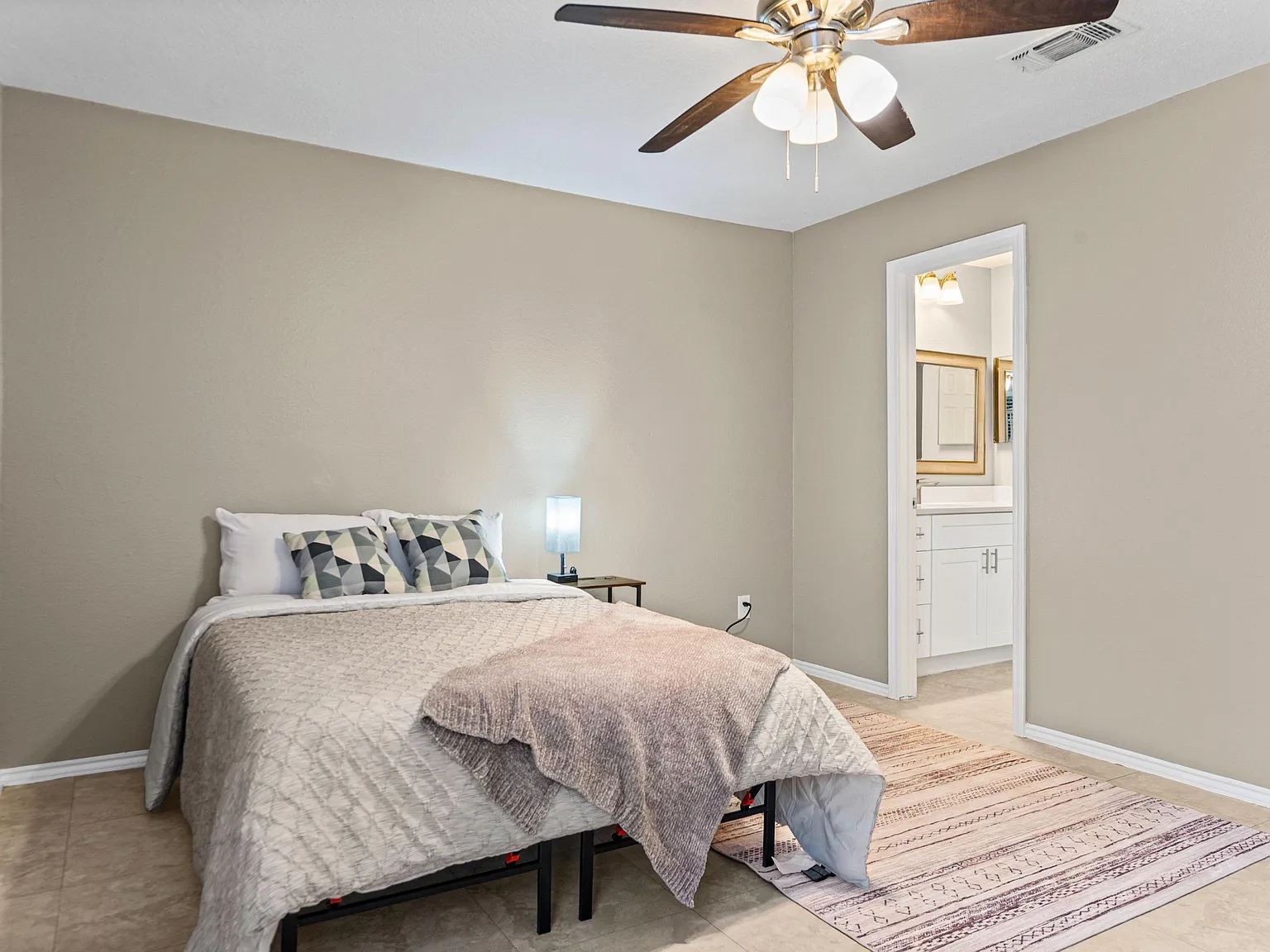 4 bed, 2.0 bath, 1350 sqft, $1,356 — Photo 1