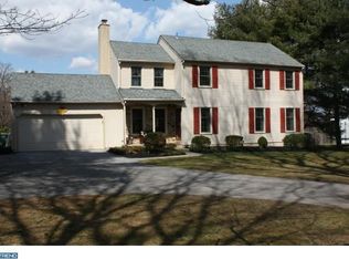 8 Four Winds Ln, Malvern, PA 19355