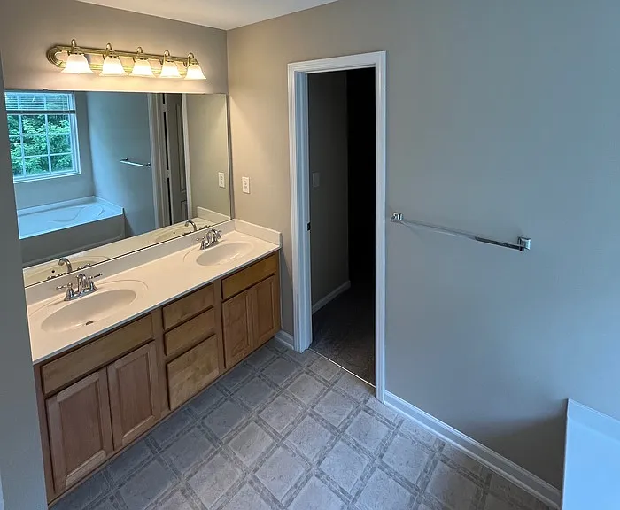 15315 Edgewater Forest Ln — Photo 31