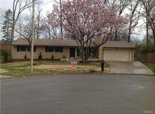 9901 Crestwood Dr, Saint Louis, MO 63126