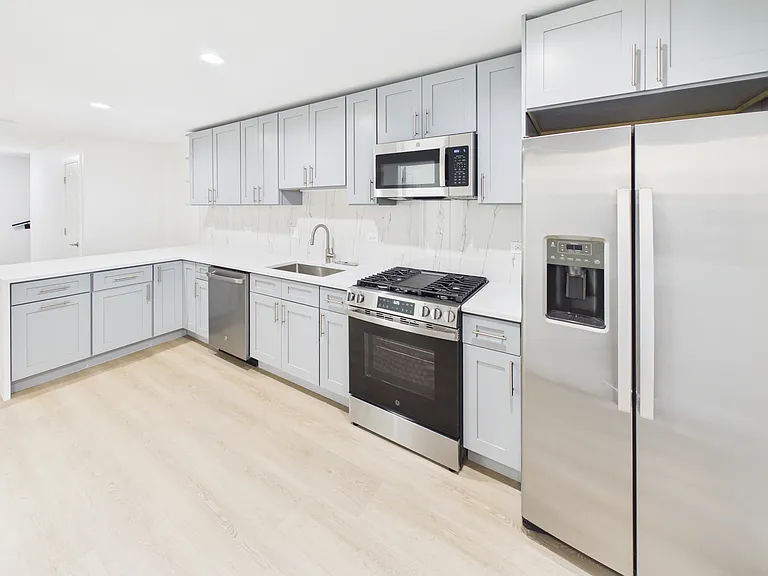 2421 W Lexington St #G — Photo 31