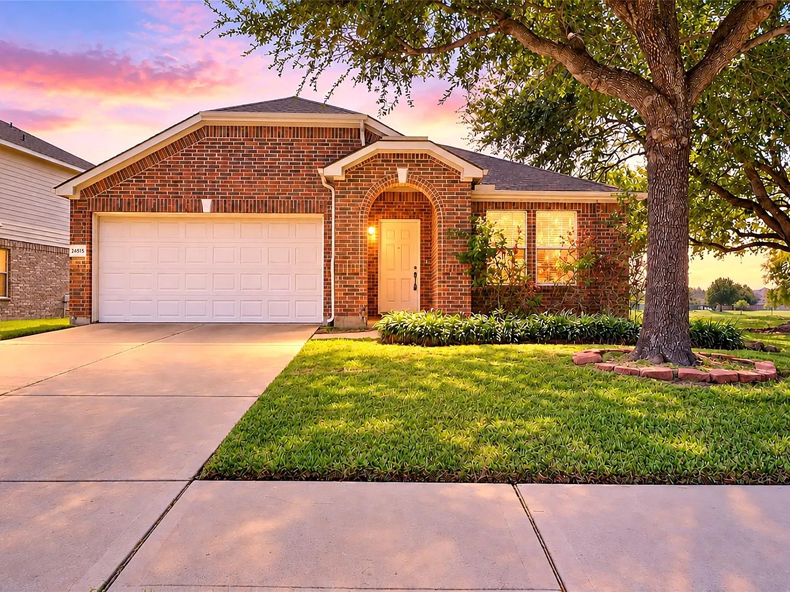 4 bed, 2.0 bath, 2065 sqft, $2,300 — Photo 2