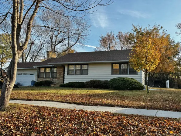 707 S Bend Ave, Marshall, MN 56258