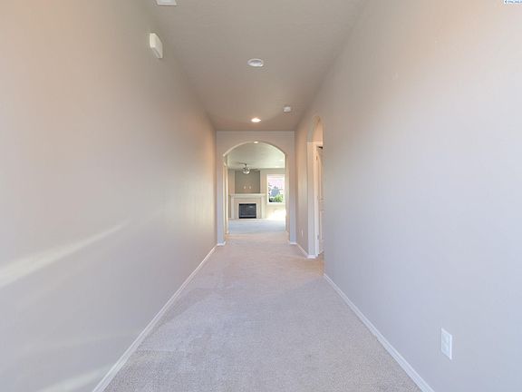 5th image of 565 Marysville Way