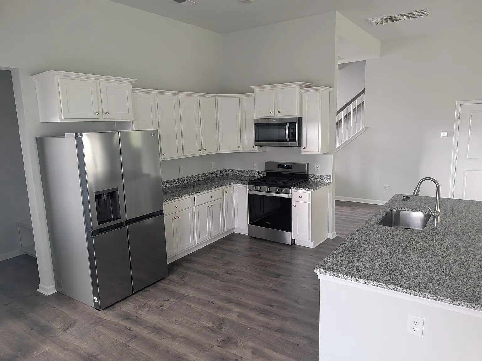 4 bed, 3116 sqft, $4,000 — Photo 4