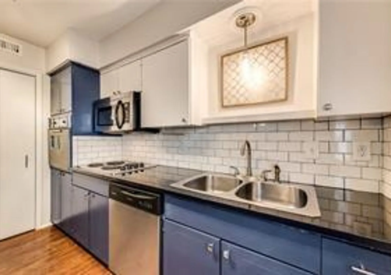 Cozy 2 Bedroom Condo minutes from SMU! — Photo 3