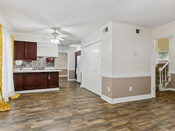 5th image of 1724 Mary Ann Dr