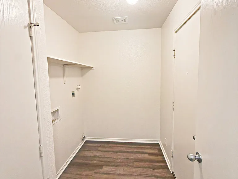 3949 Wensledale Dr — Photo 8