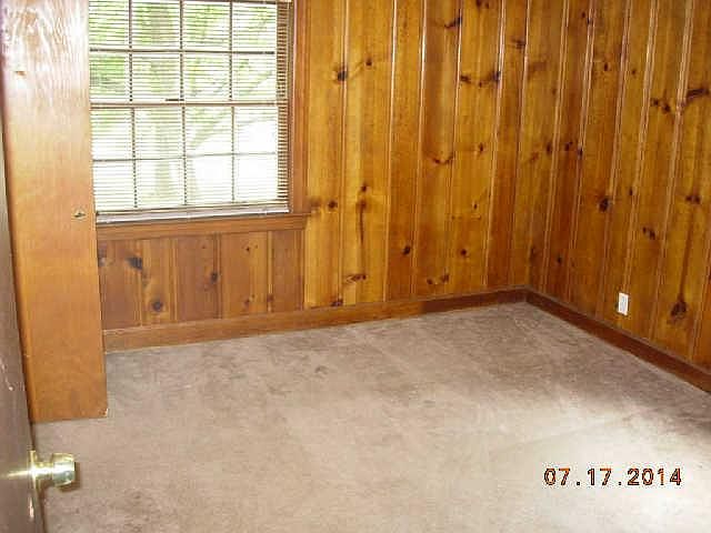 2nd image of 712 Woodmere Dr #B
