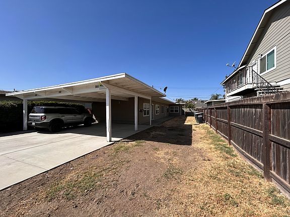 4th image of 701 S Santa Fe Street