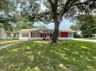 1016 Hanover St, Edna, TX 77957