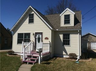 1017 Desnoyer St, Kaukauna, WI 54130