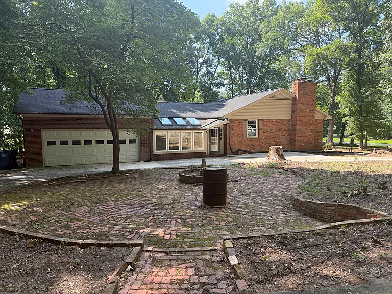 103 Thornwood Rd — Photo 4