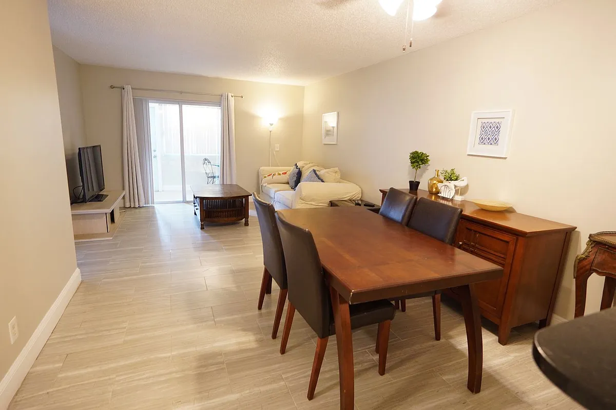 Building Photo - 3000 E Sunrise Lakes Dr #123