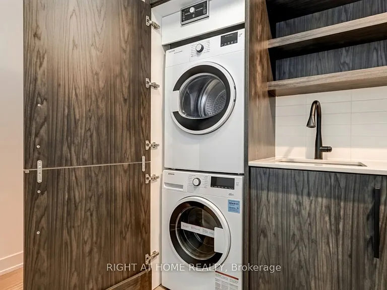 560 Rideau St #205 — Photo 11
