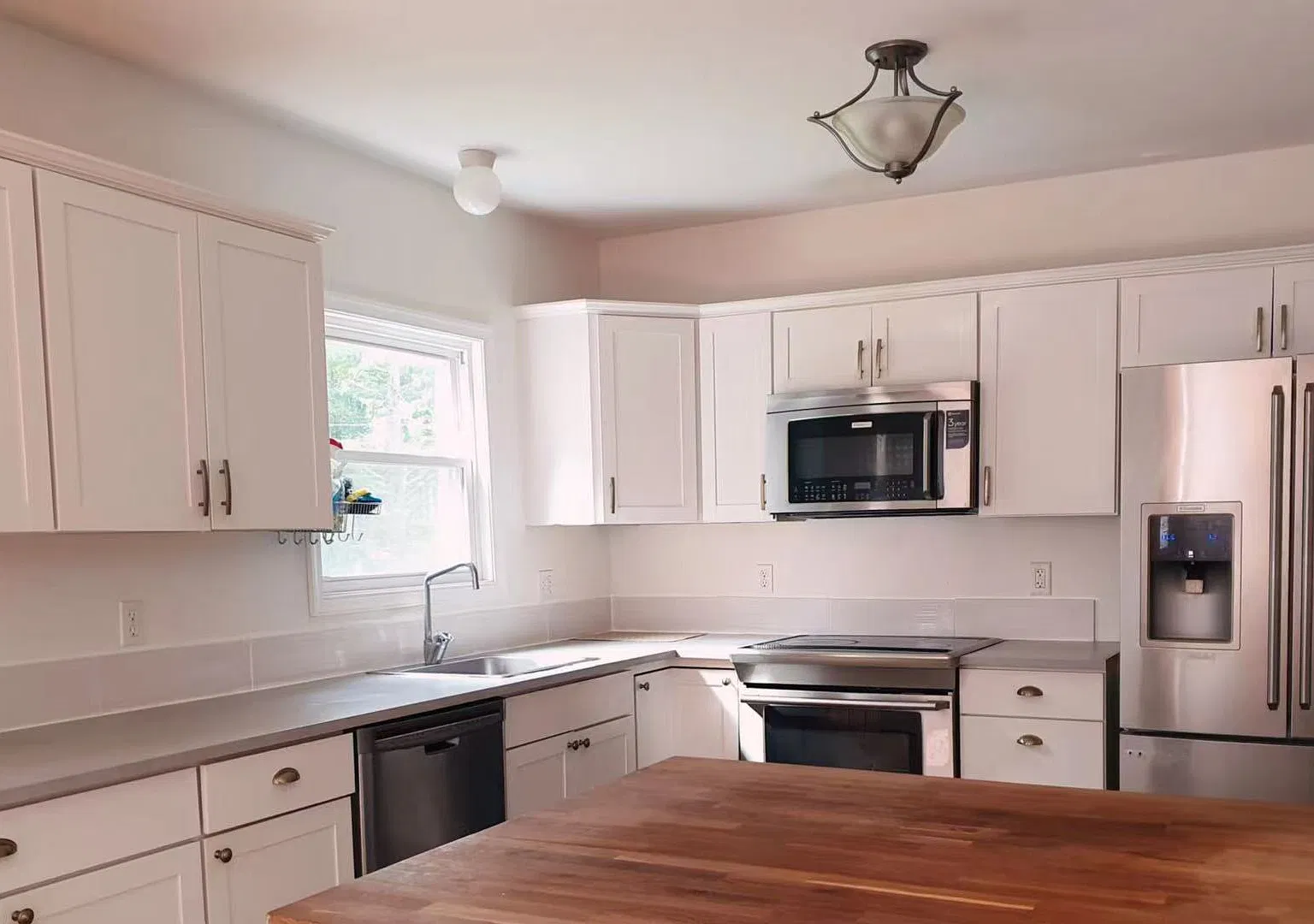 3 bed, 1.5 bath, 1200 sqft, $1,650 — Photo 2
