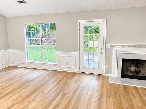 4th image of 1055 Chatham Rd